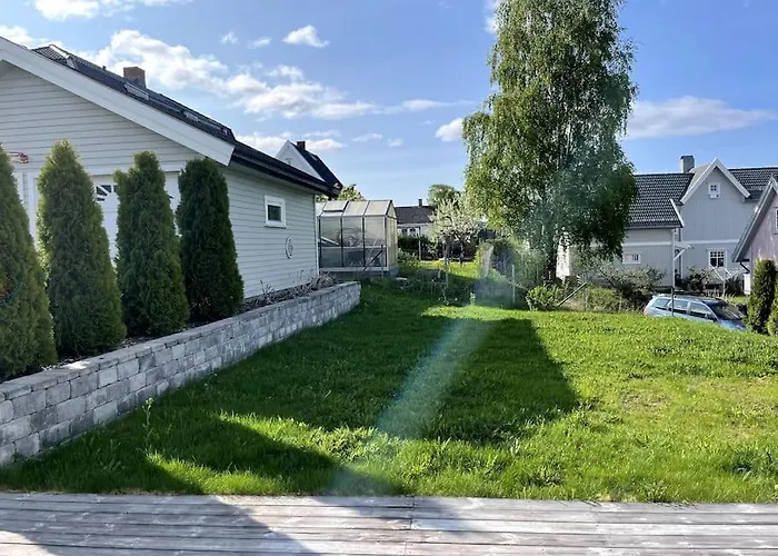 Koselig Hus Med Stor Hage