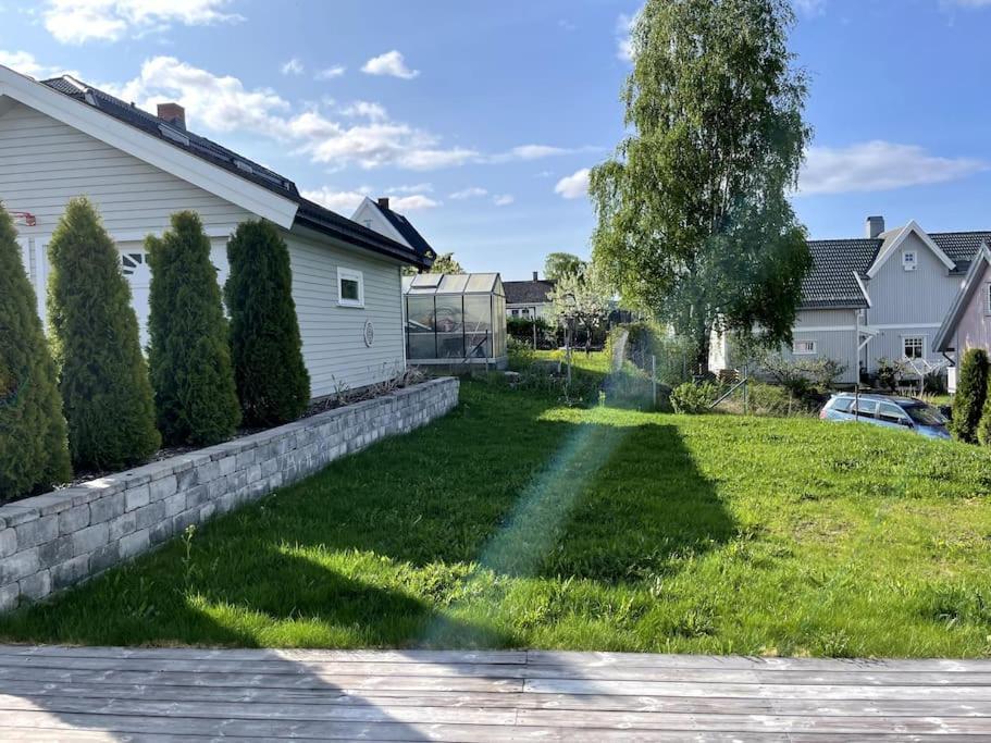 Koselig Hus Med Stor Hage Вилла